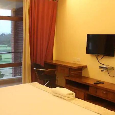 Mak Hotel Bangalore Bagian luar foto