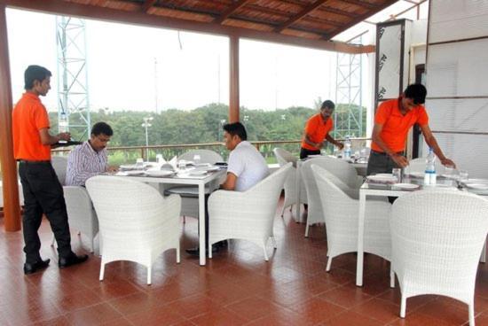Mak Hotel Bangalore Bagian luar foto